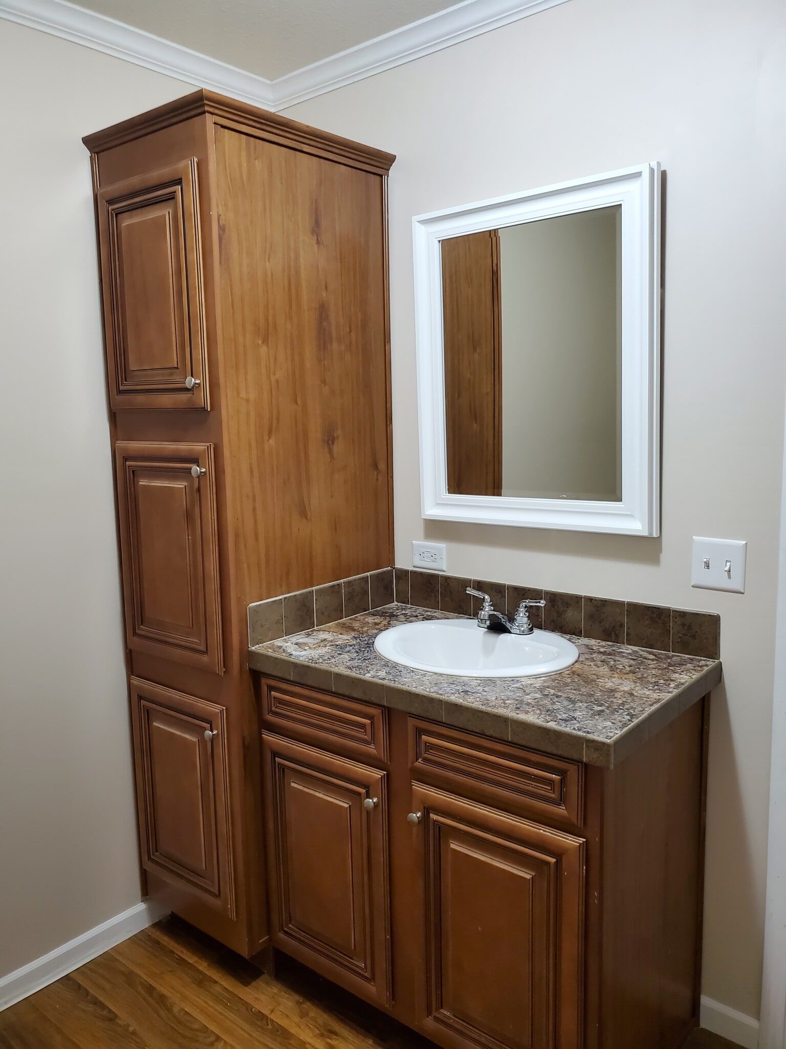 Hall bath - 2974 Maple Street