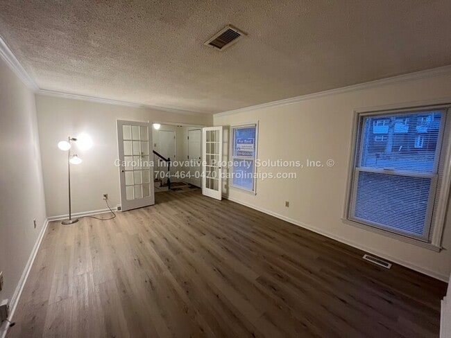 Building Photo - 4535 Dawnwood Dr