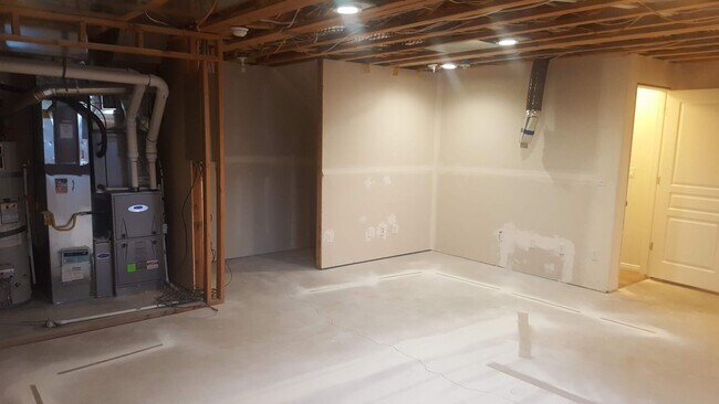Building Photo - 2861 W 100 S