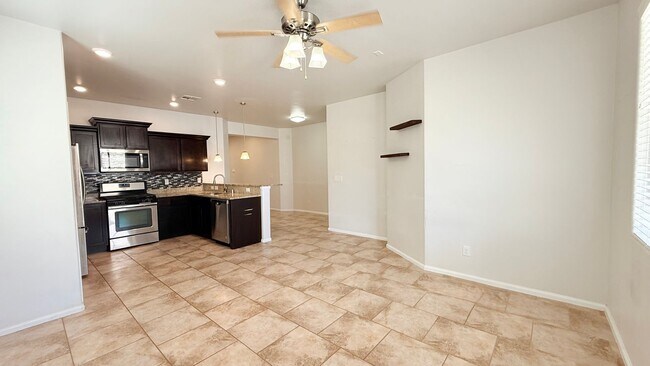 Building Photo - Modern comfort in Del Rey Estates