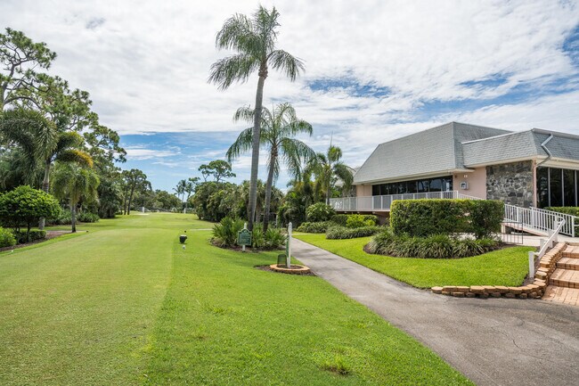 Building Photo - 18081 SE Country Club Dr