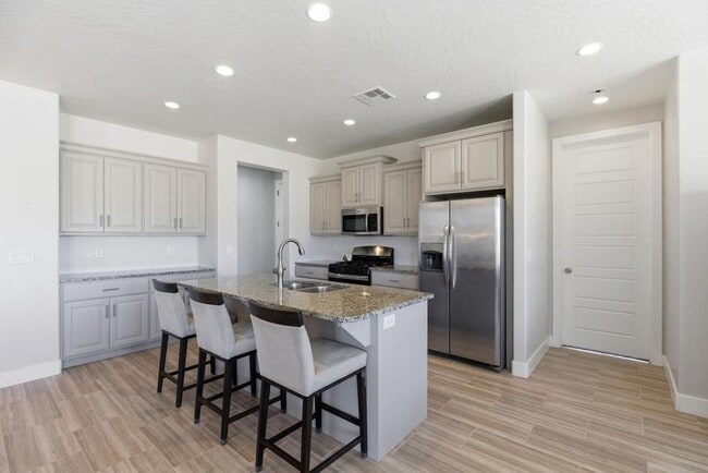 Building Photo - Brio Beauty! 3 Bedroom Home with View and RV Parking!