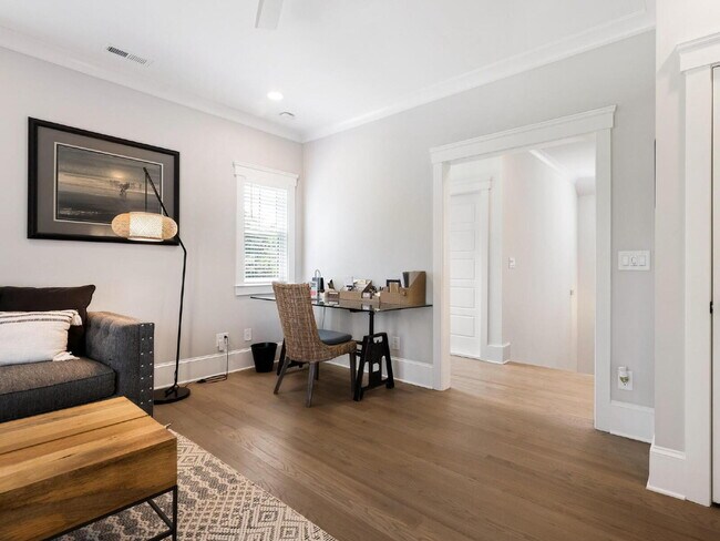 Building Photo - Spacious Elegance Awaits!