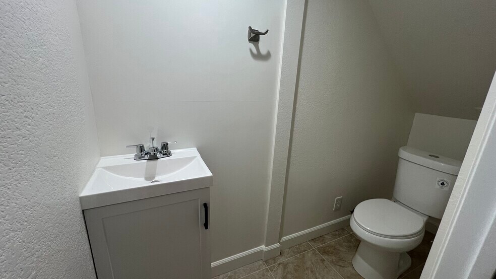 Building Photo - 38238 La Loma Ave