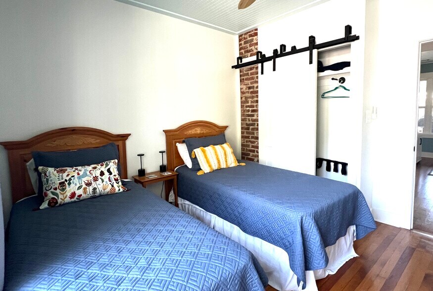 Building Photo - 201 Lovell Ave