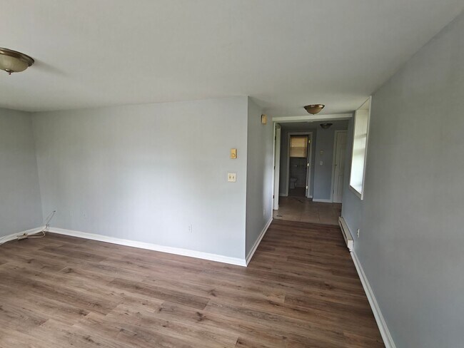 Building Photo - EDGEWOODRD14