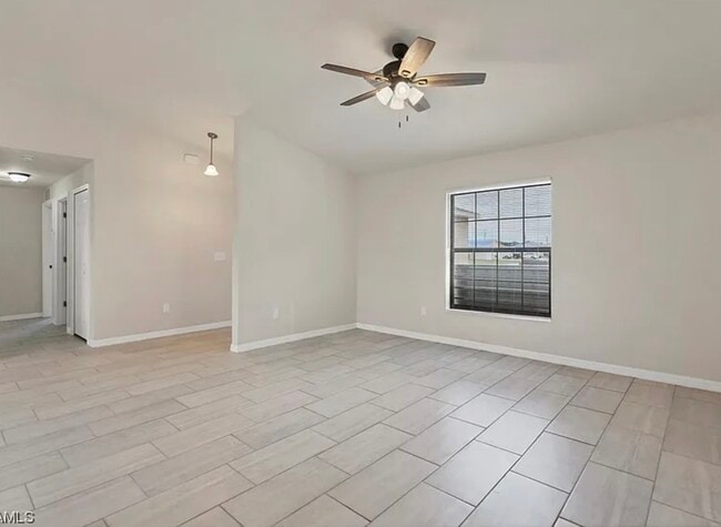 Building Photo - 116 SE 2nd Ave