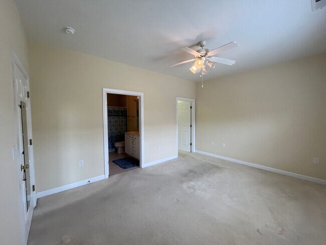 Building Photo - Discover this well-appointed 3-bedroom plus bonus room , 2-bath home in Carleton Place