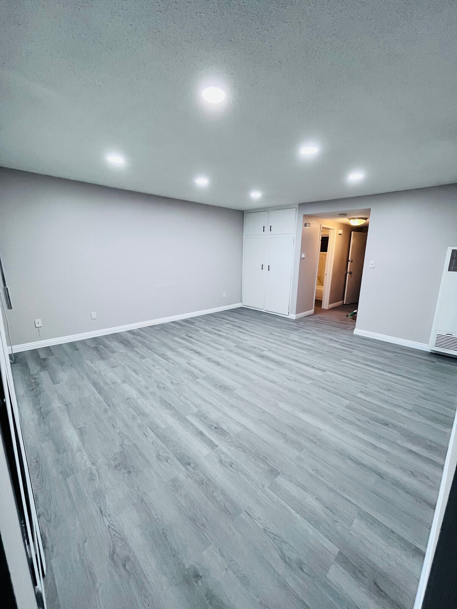 Building Photo - 385 Vernon Dr