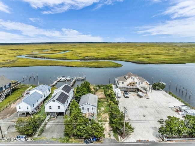 Building Photo - 392 Dock Rd