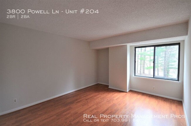 Building Photo - Spacious Condo in Peaceful Lakeside Plaza!