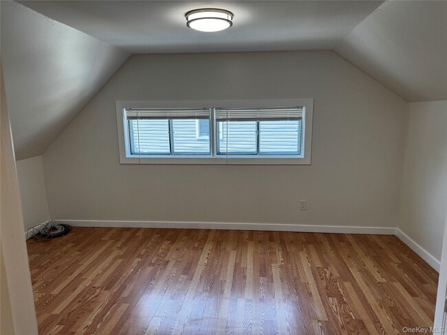 Building Photo - 12 Elves Ln