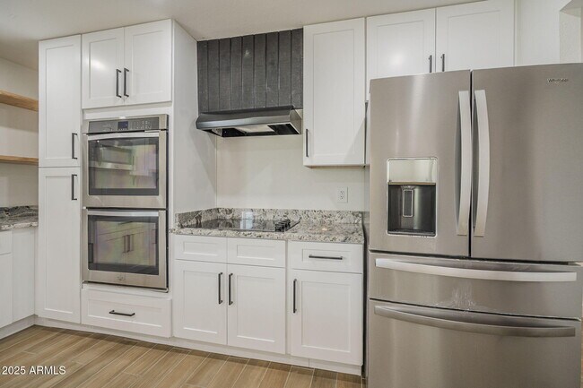 Building Photo - 2030 E Duke Dr