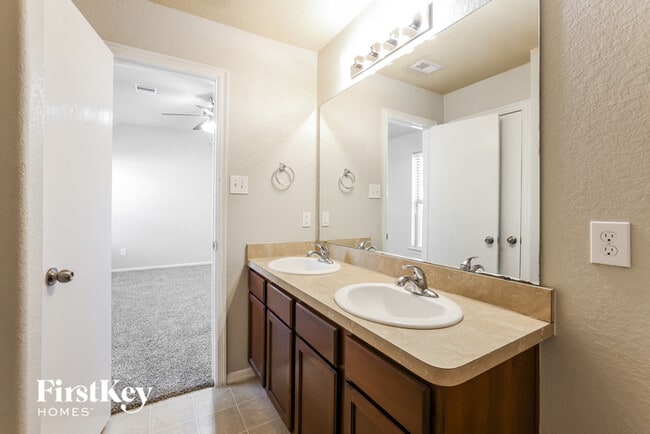 Building Photo - 7909 Big Oak Dr