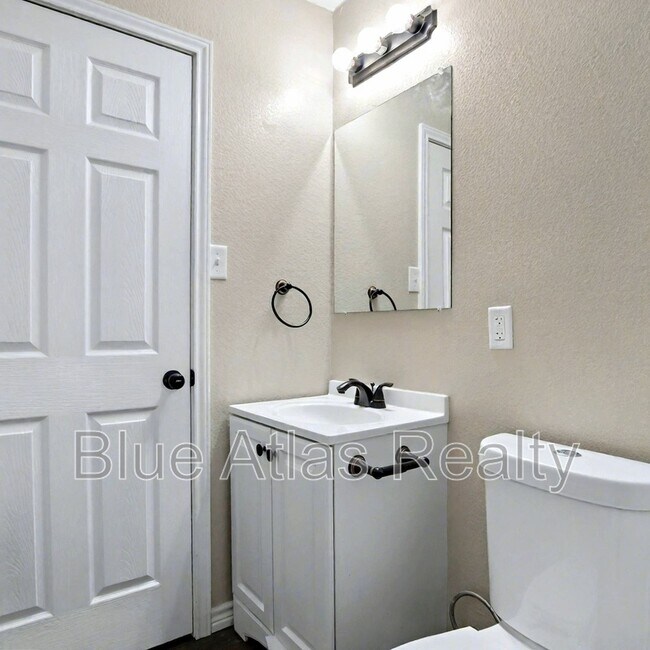 Building Photo - 225 Bryan St