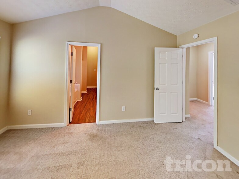 Building Photo - 9453 Lakeview Rd