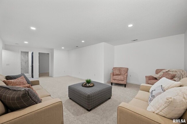 Building Photo - 813 WILLIAMS Way