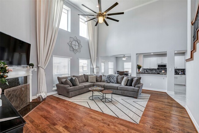 Building Photo - 8602 Briar Oaks Ln