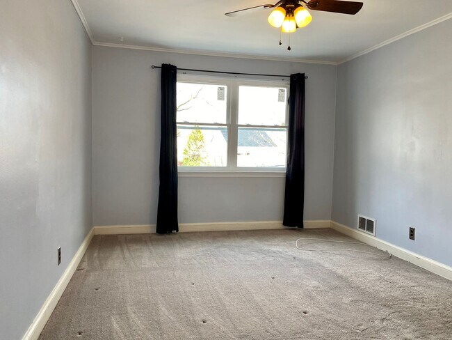 Building Photo - Charming 3 Bedroom/1.5 Bathroom Townhome in Towson, MD!