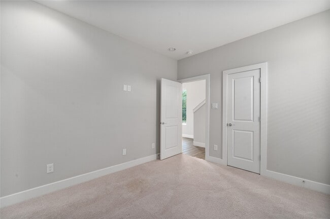 Building Photo - 2510 Tuam St