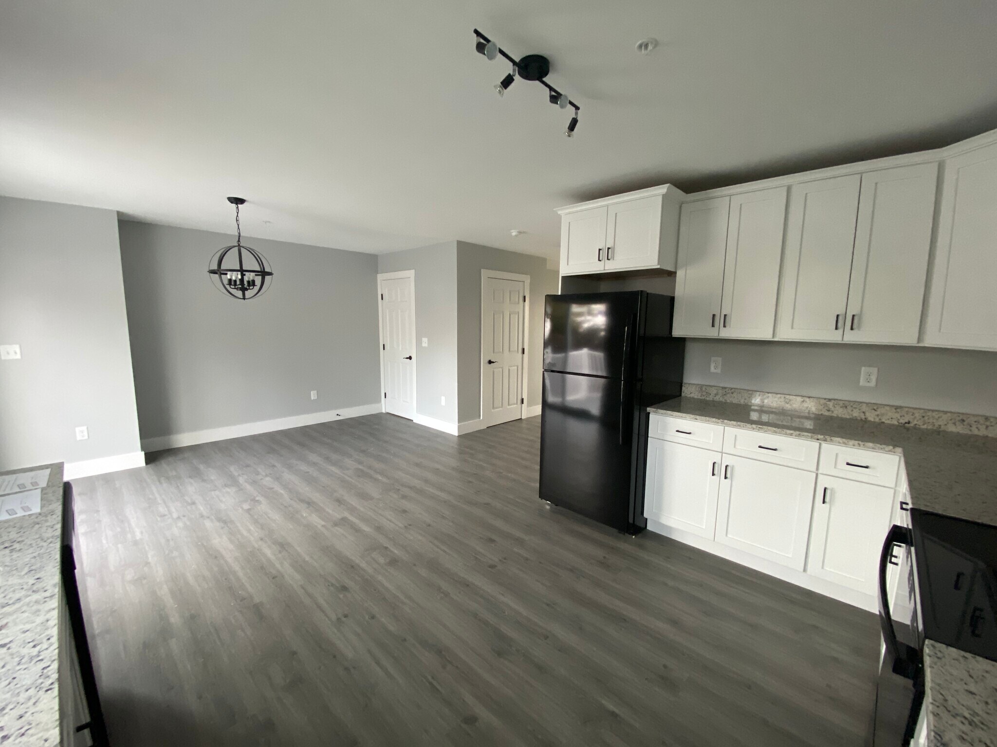 Building Photo - 32 Main St