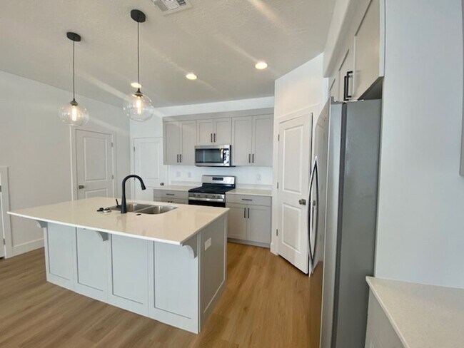 Building Photo - 2664 E Gray Birch Dr