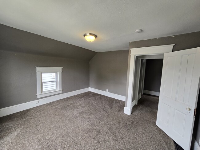 Building Photo - 514 Logan Ave