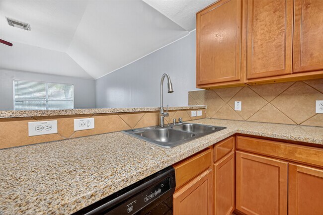 Building Photo - 2611 Floral Bloom Way