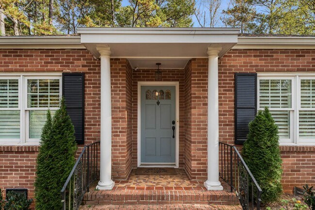 Building Photo - Spacious Briarcliff Woods home!!