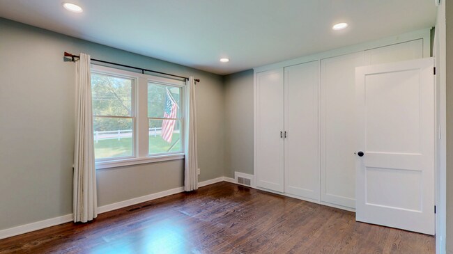 Building Photo - Updated Cape-Style Home Near Sherwood & Si...
