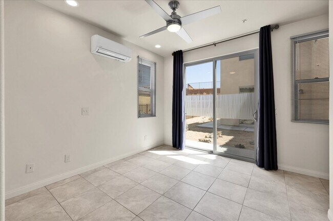 Building Photo - 56923 Ivanhoe Dr
