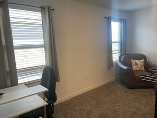 Building Photo - Beautiful Move-In Ready Two-Story Home in Silverbell Crossing!