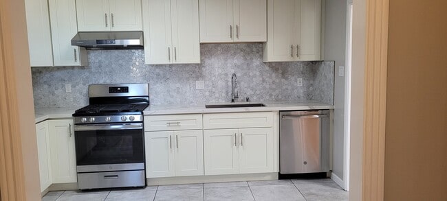 Building Photo - 257 Rome St