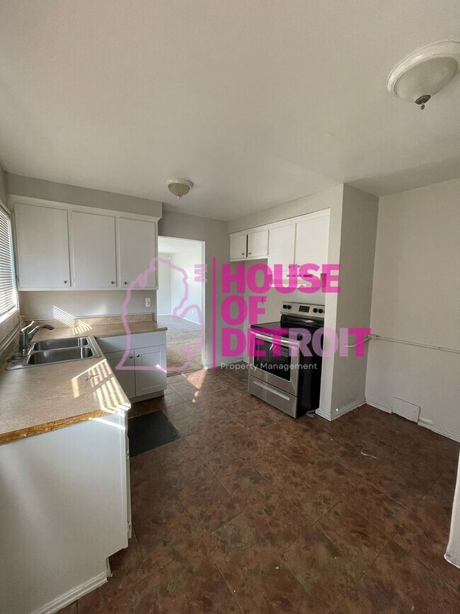 Building Photo - 21900 Coolidge