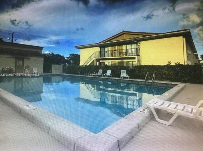Building Photo - 11084 Royal Palm Blvd