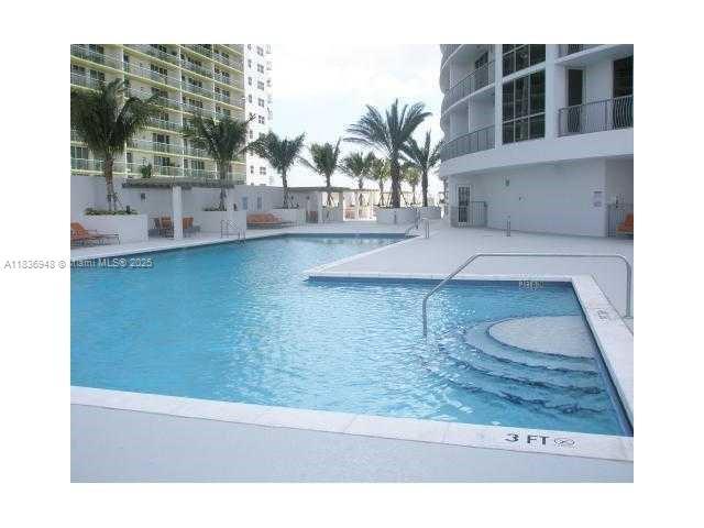 Building Photo - 1750 N Bayshore Dr