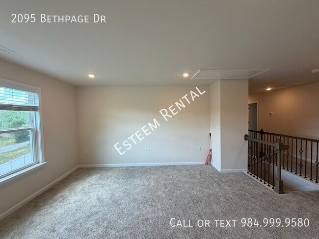 Building Photo - 2095 Bethpage Dr