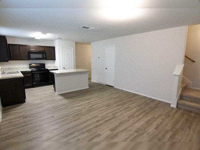 Building Photo - 4019 Silver Ranch Rd