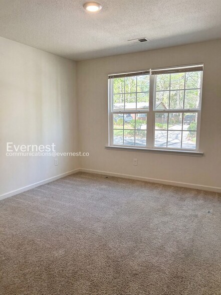 Building Photo - 133 Stilwell Oaks Cir