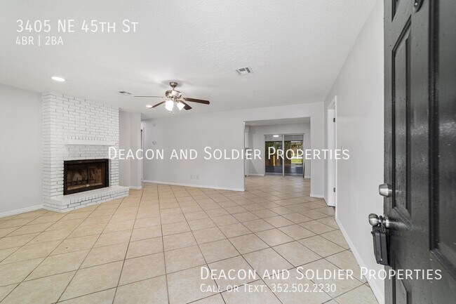 Building Photo - 3405 NE 45th St