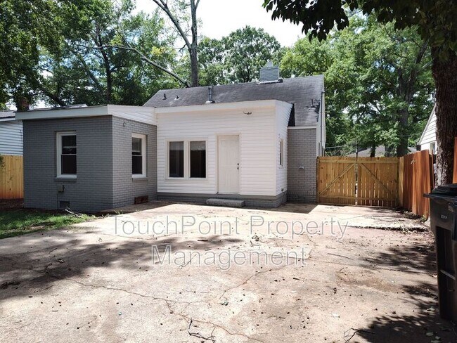 Building Photo - 1405 Shamrock Dr