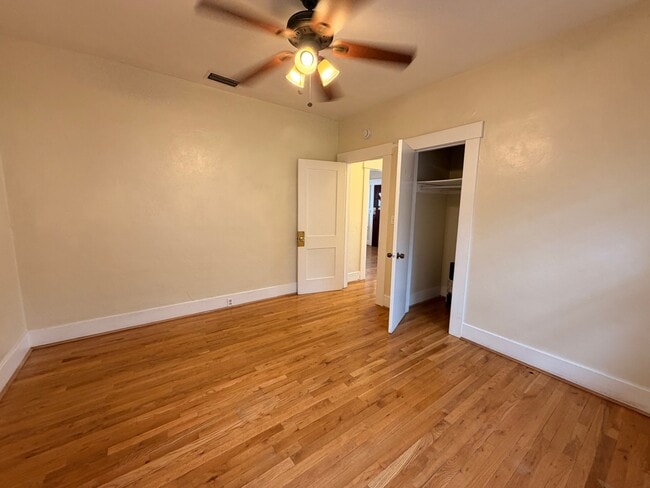 Building Photo - 1030 E 7th St