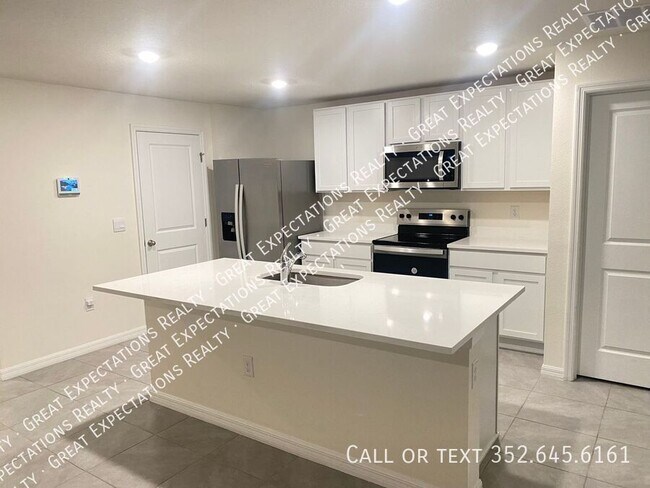 Building Photo - 6563 SE 1st Lp