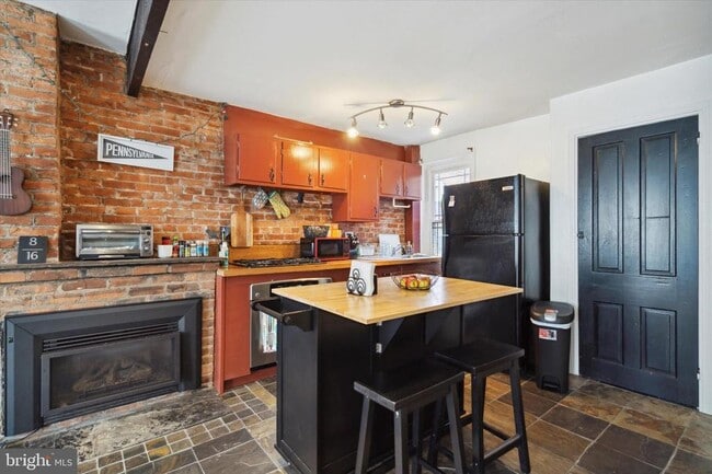 Building Photo - 3215 Hamilton St