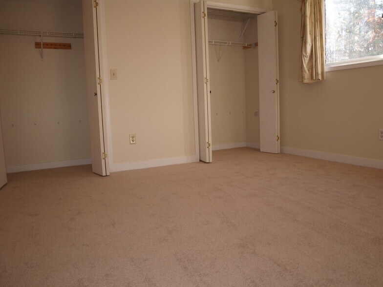 Building Photo - 42 Brookside Dr