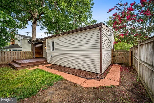 Building Photo - 530 Highland Dr