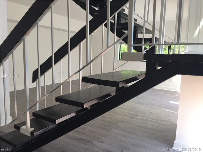 Building Photo - 2 br, 2.5 bath  - Brickell Forest Condo