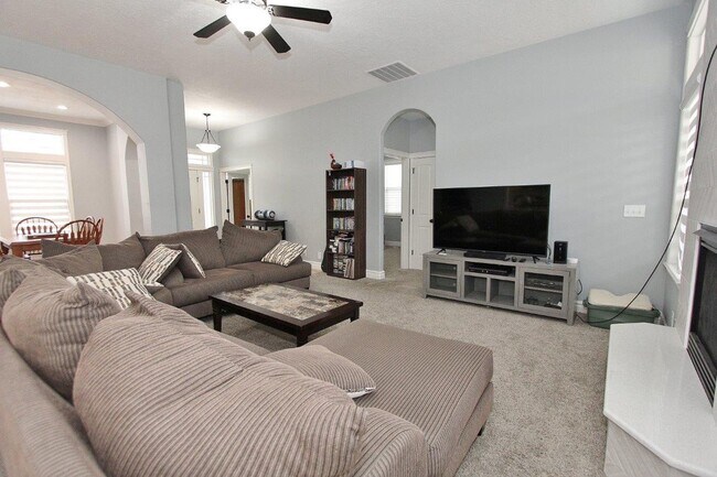 Building Photo - Immaculate Home Nestled in a Quiet Neighbo...