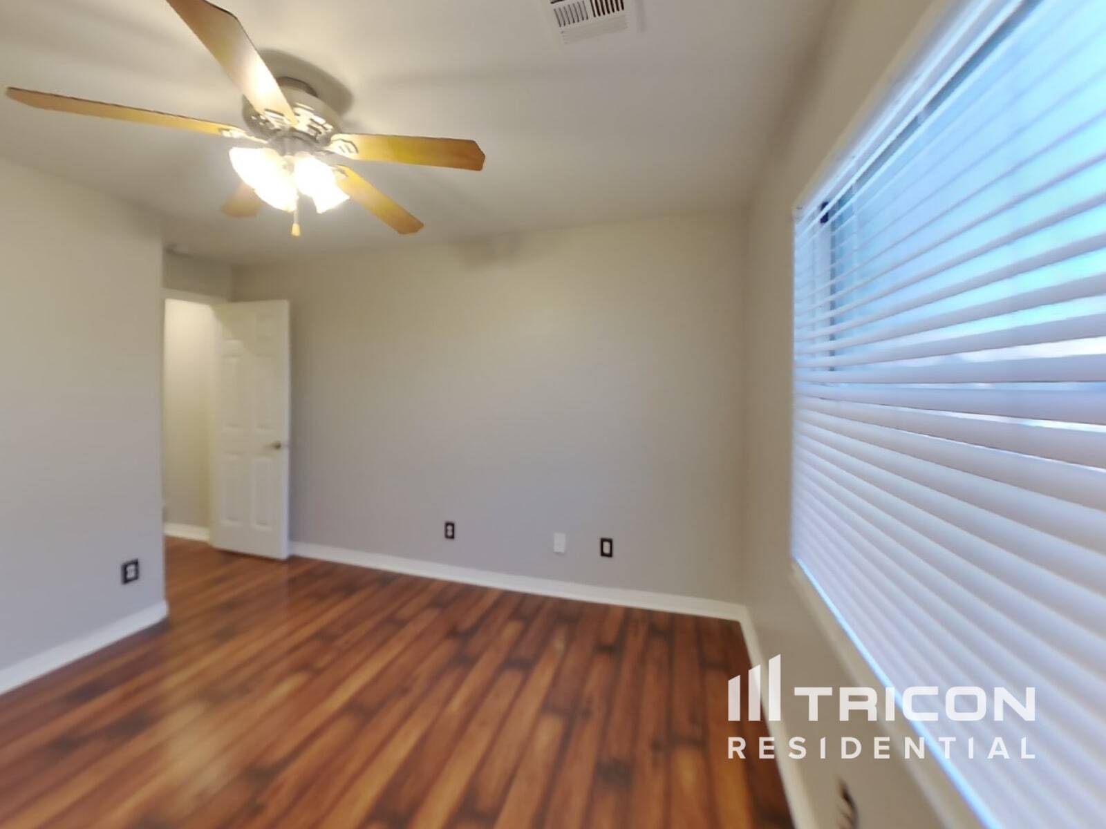 Building Photo - 5947 Varese Dr