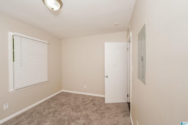 Building Photo - 432 13th Ct NW